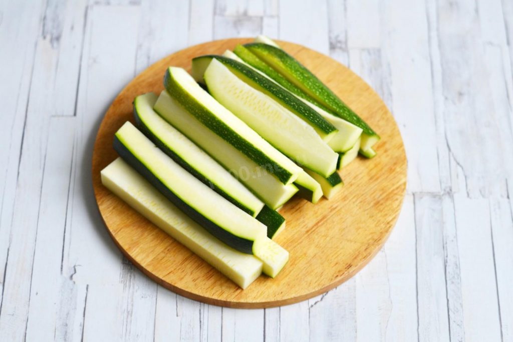 Нарезанные кабачки для жарки